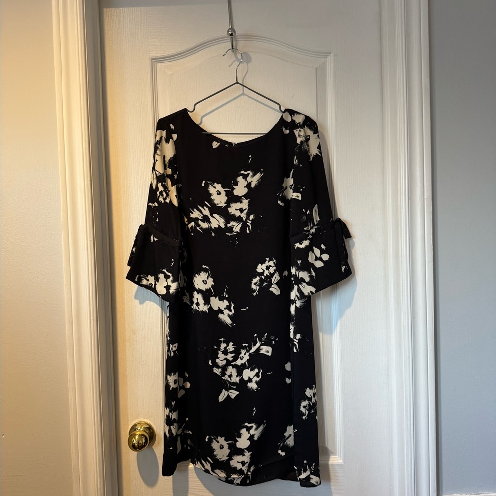Chic Navy and White Floral Long Sleeve Dress